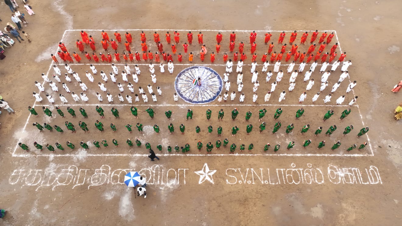 VANDE BHARATAM 2026 WORLD'S LARGEST INDIAN NATIONAL FLAG FORMATION BY BHARATANATYAM PERFORMERS gallery image 2
